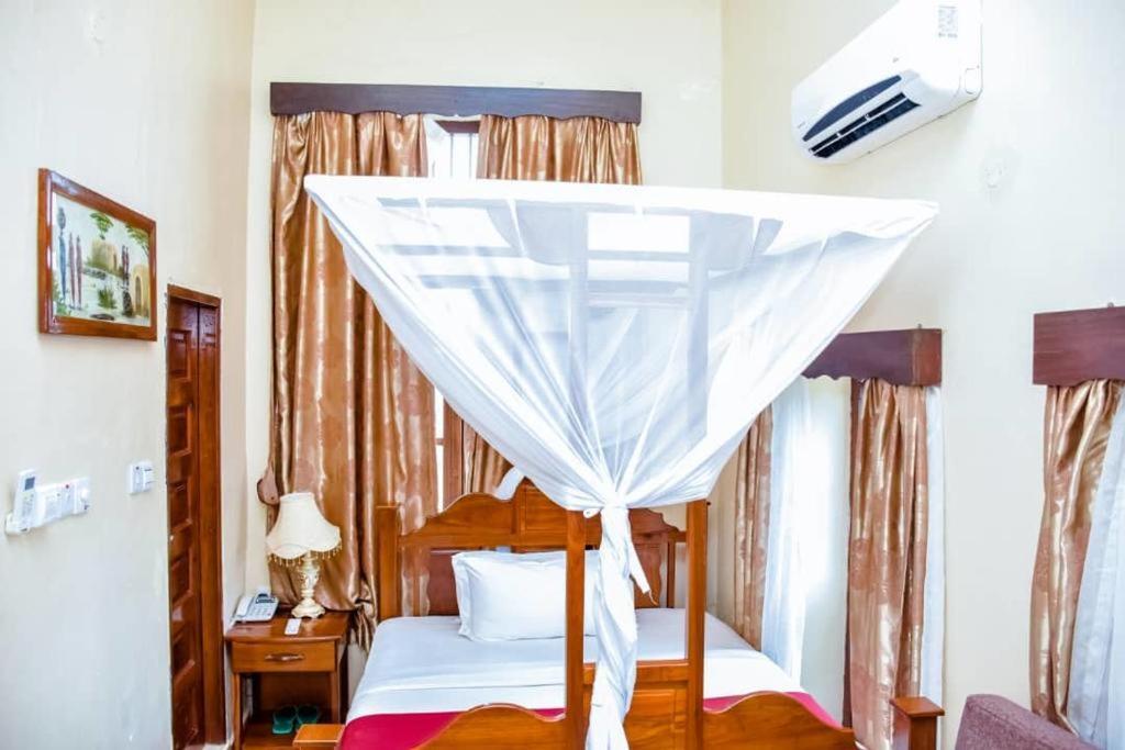 Red Sun Lodge Kokoni Ngambo Kültér fotó